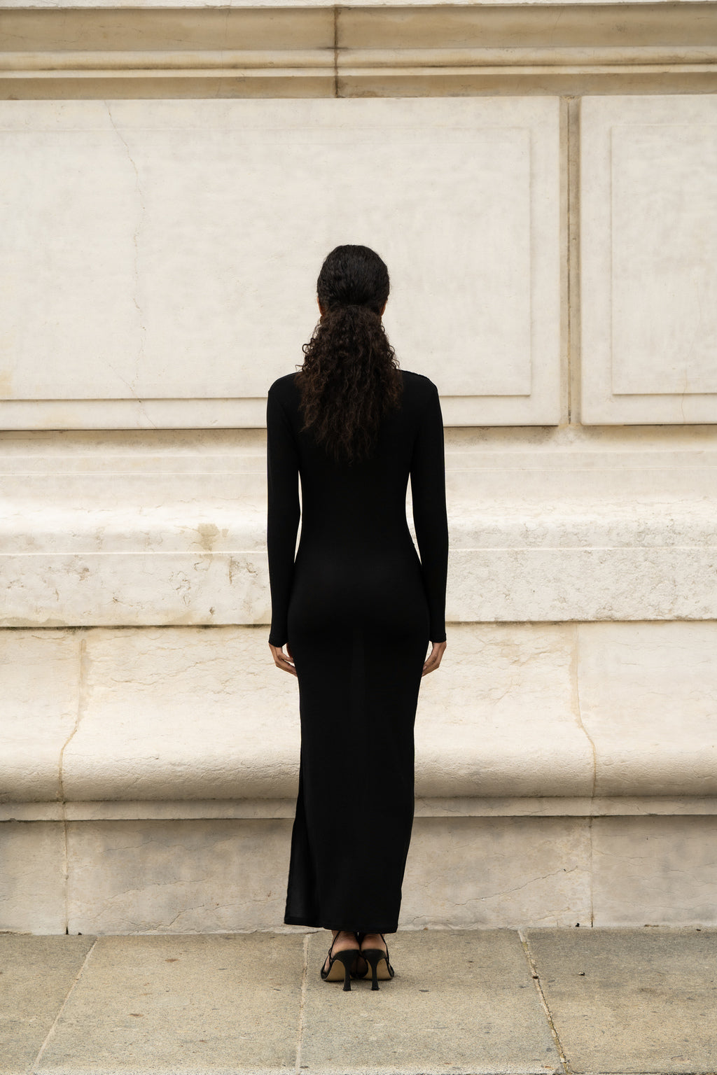 Robe Nola noire
